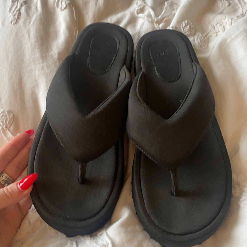 Platform flip flop sandal